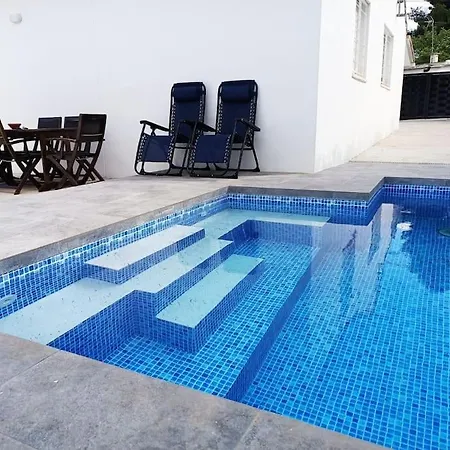 Casa Independiente Con Piscina Partida de La Canada